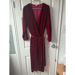 Calvin Klein Medium Red Burgundy Midi Length Long Sleeve Women's Silk Blend Robe